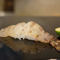 菊水鮓 西店 - 明石産天然車海老です、料理法のお好みを聞いてくださいました、身は生で、頭は塩焼きでお願いしました