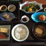 日本料理 海幸 - お膳の内容は前回と良く似てはいるが、少しづつ食材を変えている
