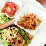 Troom Café - 本日の数量限定ランチ　焼たてパンorごはん食べ放題