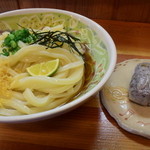 三好うどん - ぶっかけ（中）とおにぎりをオーダー