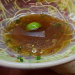 三好うどん - 黄金色に澄んだ出汁が素晴らしい。イリコと昆布のハーモニー。