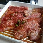 焼肉 牛和華 - 由利牛ロースとカルビ・・。