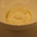 カンテサンス - 塩とオリーブ油が主役　山羊乳のバヴァロワ　(2015/01)