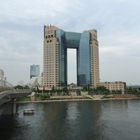 mal D'amour - 夢の大橋から東京ベイコート倶楽部を望む、門形の特徴的な建造物で一度見たら忘れません