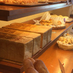 Pan Kompure - フランスパンや食パンもおいしそうです。