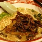 二葉亭 - ・・・懲りずに、さらに辛子高菜をいれます。
      入れ放題ですので・・・