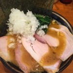 ラーメン 末廣家 - チャーシュー麺750円、玉ねぎ80円
      
      いつもの一杯！今日は少し薄めでした。
      
      159杯目