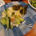 さんたく - 絶品漬物！　薄味の梅干しが入っています（￥450）