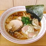 Wansuke - 肉わんたん麺・待ちアイテム