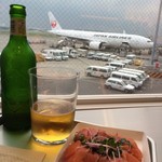 イセタン 羽田 ストア レディス ターミナルワン - 777-200を眺めながらハートランドをいただく
