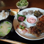 Hanayashiki - から揚げが２つになってお惣菜がたっぷりのレディースセット