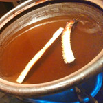 北新地平八 - 鱧鍋のダシが良い香りすると思ったら、鱧の骨を炙って入れられてます