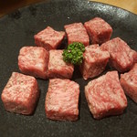 焼肉問屋 牛蔵 - サーロイン＠９８０円。写真は２人前
