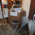 Nakaichi Honten - 店内のイートインスペース