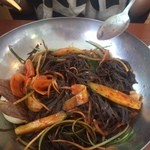 Yu Chun Korean Restaurant - ビビン麺　混ぜ中