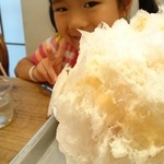 mimet - 白桃のかき氷、美味しかった！ 大きいけどふわふわでペロリと行けますよ♪ 1000円