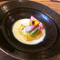 山地陽介 - トマトのカプレーゼの再構成といったところ