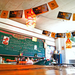 学校の教室がお店になってます。