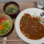 マルニカフェ - 本日のカレー（チキンとお豆）900円