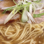 いせのじょう - チャーシュー、麺アップ