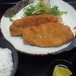 AVALON 802 - 味噌かつ、おろしかつ、ソースかつ定食880円　ランチは680円でご提供