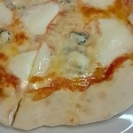 カナレット - ４種のチーズピザ