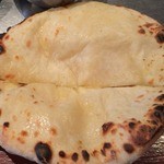 タンドールバル カマルプール - ＋200円でナンをチーズクルチャに変更