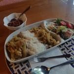 ゆるりcafe - ８月のランチの「スリランカカレー (850円)」