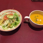 欧風家庭料理 La Mere - オムライスについてきたサラダ、スープ