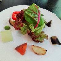 ラ・ボンヌターブル - 契約農家の野菜を使ったサラダ