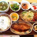 カフェレストりん - 2015･8･25･ランチ。
      魚の煮付。手羽元の唐揚げ。小松菜のごまあえ。大豆煮。冷奴。デザート