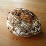 パン酵房 nature - カレンズとくるみが入った全粒粉のパンです、外せない一品ですね！