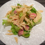 前菜３：フランス産鴨肉自家燻製　ロメイレタス　削ったフォアグラ　サラダ
          