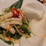 The Water Court - イカの炒め物　ちょっとだけスパイシーですがお野菜タップリ