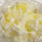 ひみつ堂 - その後が河内晩柑シロップをかけて頂くと、河内晩柑シロップは苦味と果肉感が強く、苦くさっぱりとしていながらつぶつぶ感を感じられる事で、さっぱりと食べごたえのあるかき氷に仕上がっています。