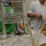 ひみつ堂 - 席の目の前がかき氷を作る製氷機が鎮座している事もあって、しばしかき氷が出来上がる様を見ている事にしました。