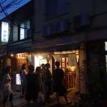 ひみつ堂 - お店を後にする頃には外は真っ暗になっていましたが、それでも並ぶ方の数は減らず、さすが人気のかき氷店だなと感じました。