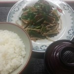 Marushiyoushiyokudou - レバニラ定食（800円）