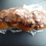 飯塚パン店 - 名前失念しました^^;チョコの下にあんずジャムとクルミが入っています♪