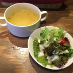 Nikubarudakara - ランチのスープ、サラダ