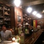 Belgian Beer Pub Favori - 冷蔵庫前からカウンター