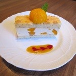 カフェ プリヤートナ - アプリコットケーキ