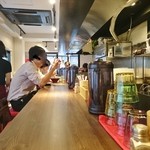 らあめん 広 - L字カウンター席