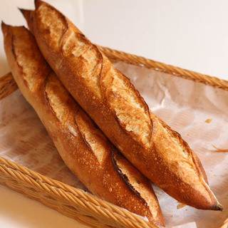 天然酵母、低温長時間発酵のバゲット