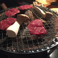 焼肉 にくなべ屋 神戸びいどろ 北野坂店 - イチボ焼いてます。