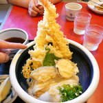 本格手打うどん おか泉 - 名物ひや天おろし945円