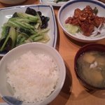 希須林 - 日替わりランチ（小松菜とじゃこの炒め、鶏肉とカシューナッツ)