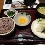 定食屋 百菜 旬 博多一番街店 - 生卵付です。私にとってご馳走朝食です。