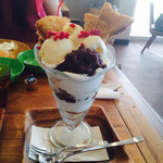 トナ カフェ - たい焼きパフェ全体