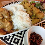 ゆるりcafe - チキンカレー・大根カレー、サラダ、サンボル